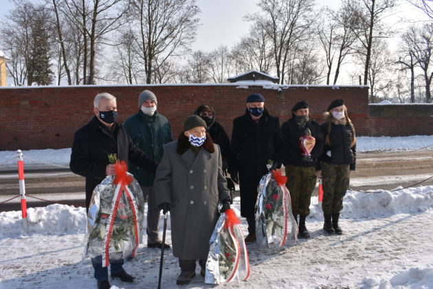 Złożenie kwiatów pod Pomnikiem Zesłańców Sybiru