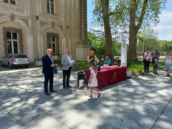 Wręczenie nagród w konkursie "Zaprojektuj swoje podwórko"