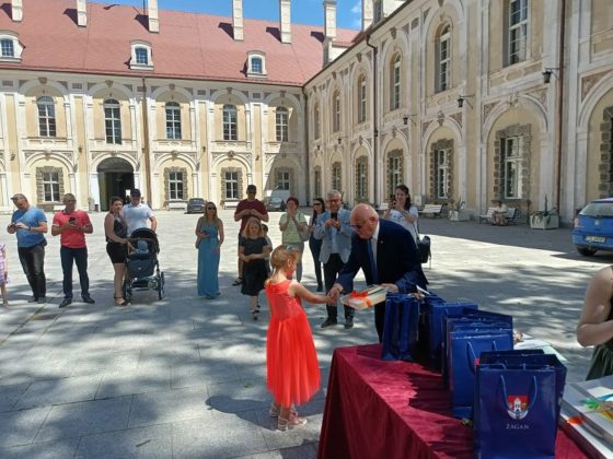 Wręczenie nagród w konkursie "Zaprojektuj swoje podwórko"