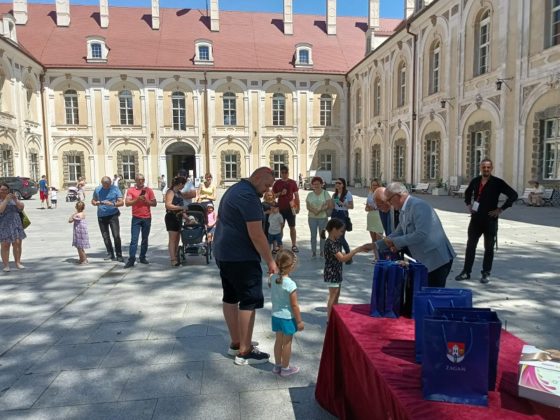 Wręczenie nagród w konkursie "Zaprojektuj swoje podwórko"
