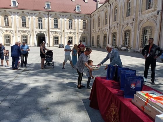 Wręczenie nagród w konkursie "Zaprojektuj swoje podwórko"