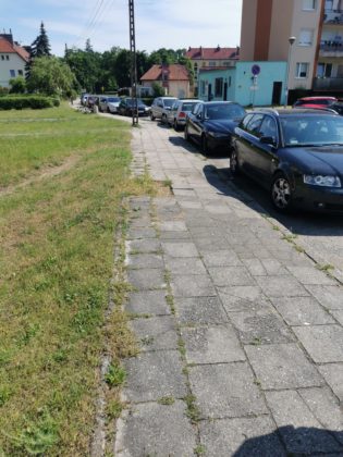 Chodnik przed remontem