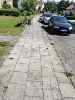 Chodnik przed remontem