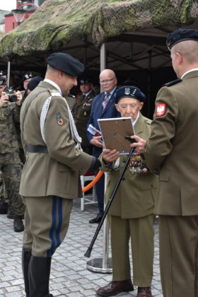 Uroczysty apel z okazji Święta Czarnej Dywizji