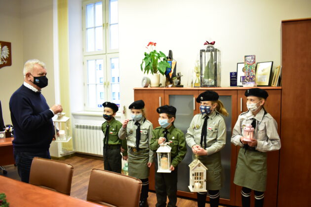 Światełko Betlejemskie dotarło do urzędu