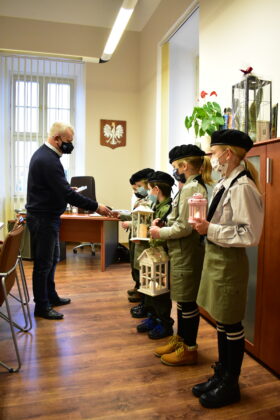 Światełko Betlejemskie dotarło do urzędu