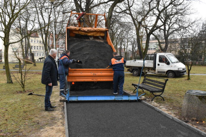 Budowa chodnika przy skwerze Zesłańców Sybiru