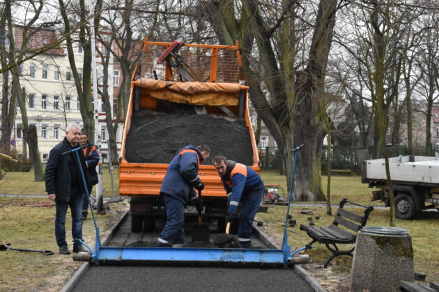 Budowa chodnika przy skwerze Zesłańców Sybiru