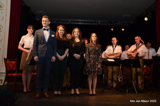 Koncert Murem za polskim mundurem