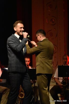 Koncert Murem za polskim mundurem