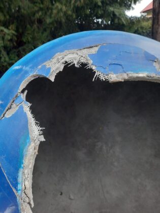 Naprawione planety wracają na skwer