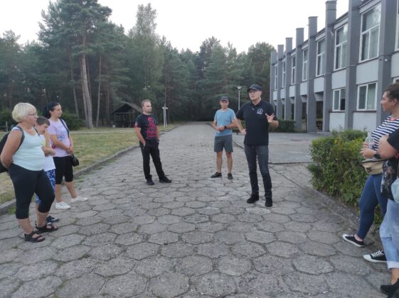 Stalag nocą