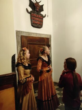 Nocne zwiedzanie pałacu