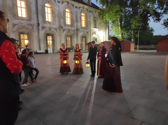 Nocne zwiedzanie pałacu