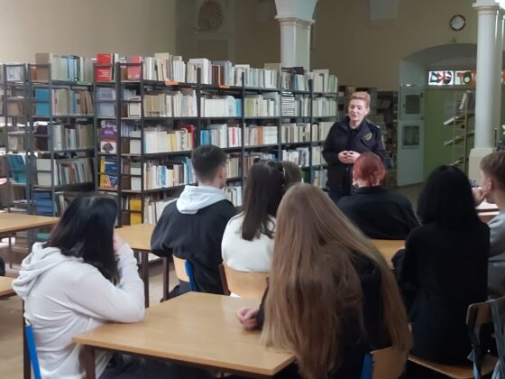 Spotkanie strażniczek miejskich z młodzieżą