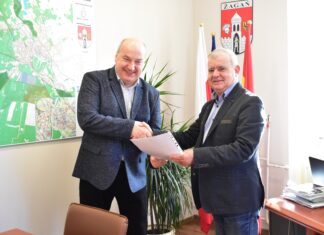 Andrzej Katarzyniec podpisał umowę na uzbrojenie strefy Würtha Podpisanie umowy na uzbrojenie strefy Würtha