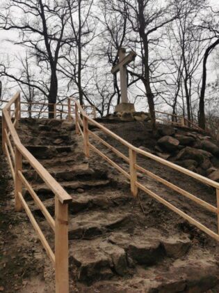 Zagospodarowanie terenu wokół Krzyża Wotywnego