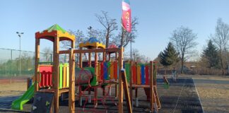 Nowy plac zabaw przy Dwójce