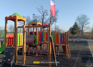 Nowy plac zabaw przy Dwójce