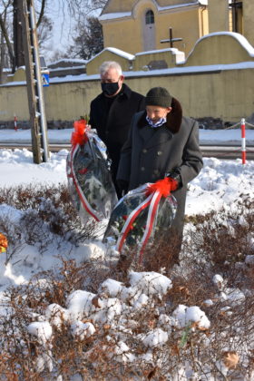 Złożenie kwiatów pod Pomnikiem Zesłańców Sybiru