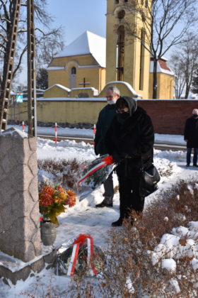 Złożenie kwiatów pod Pomnikiem Zesłańców Sybiru