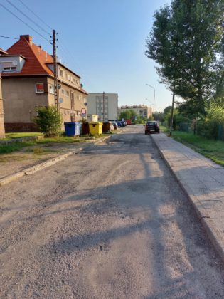 Nawierzchnia ulicy Jarzębinowej przed remontem