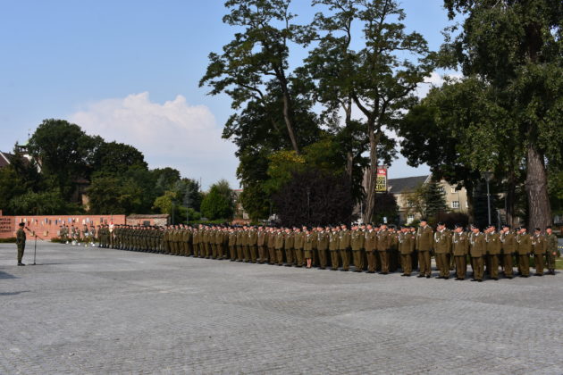 Uroczysty apel z okazji Święta Czarnej Dywizji