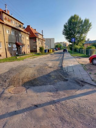 Ulica Jarzębinowa przed remontem