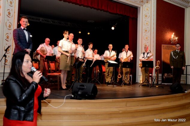 Koncert Murem za polskim mundurem