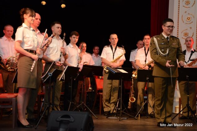 Koncert Murem za polskim mundurem