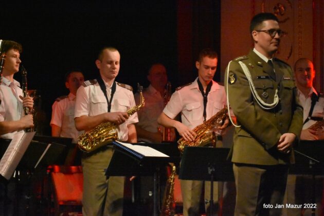 Koncert Murem za polskim mundurem