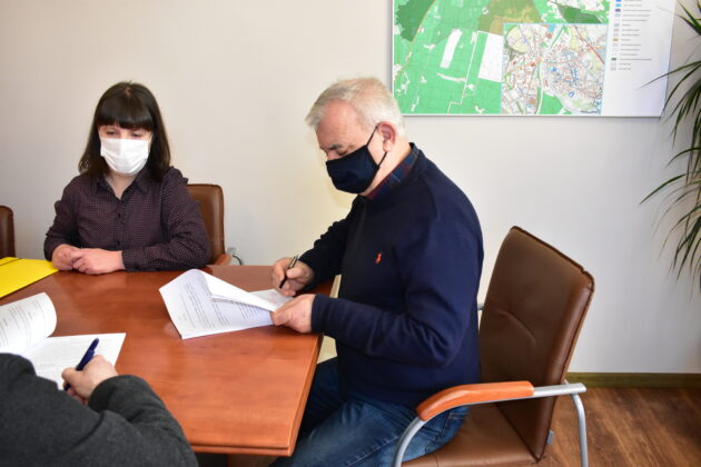 Podpisanie umów na wymianę pieca