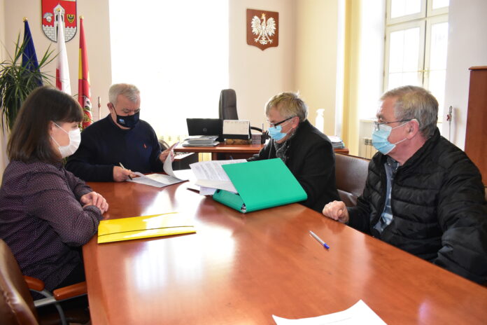 Podpisanie umów na wymianę pieca