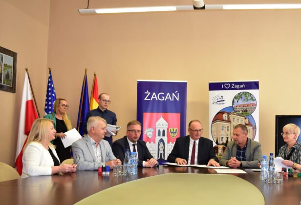 Podpisanie umów z UMWL