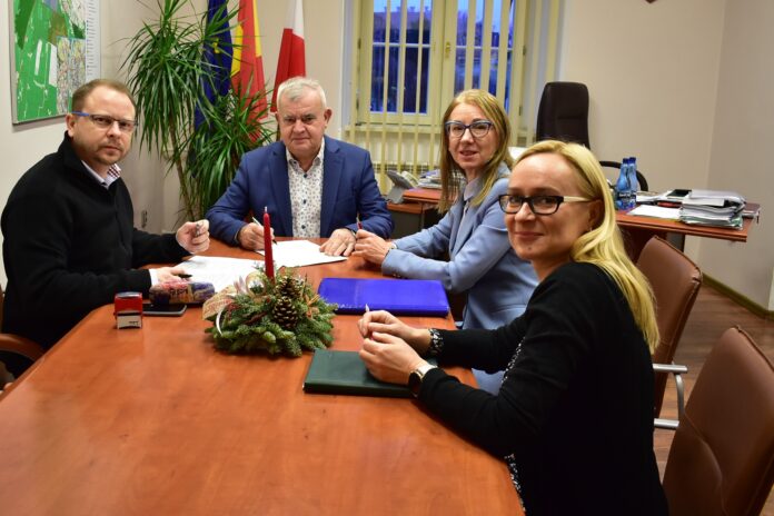 Podpisanie umowy na remont Mostu Kolejarzy